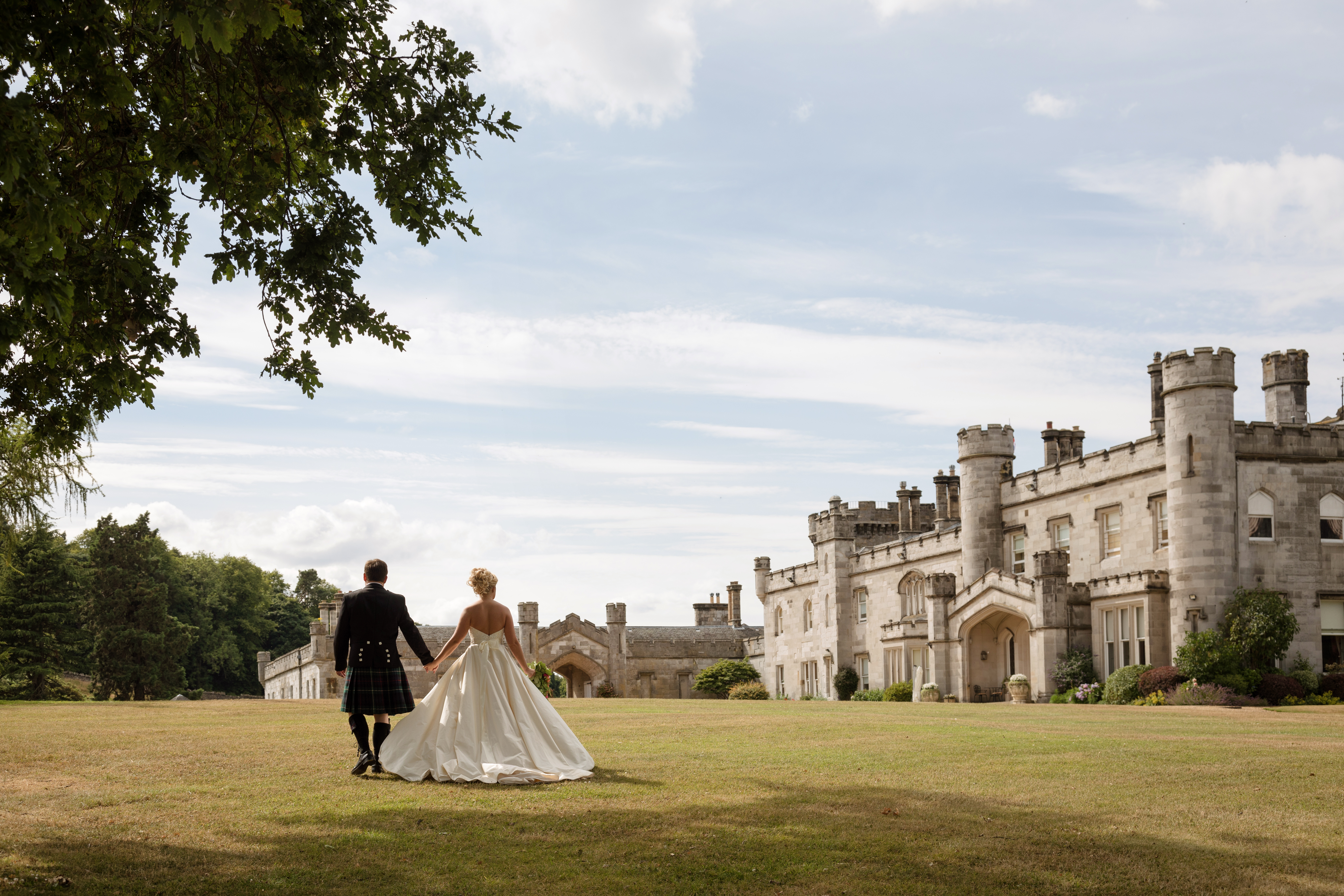 married_couple_outside_dundas_castle