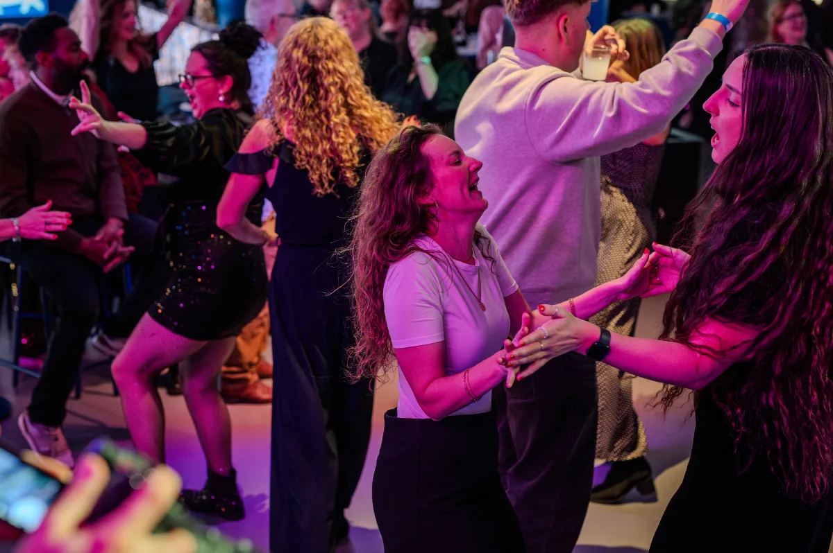 People dancing 