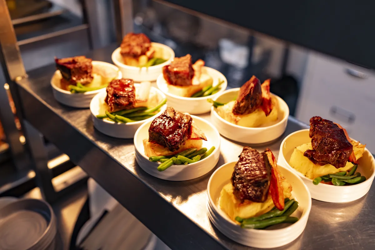 Dishes of food under a heat lamp
