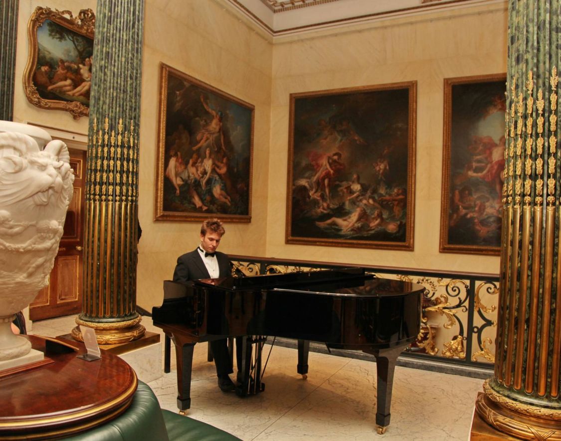 Pianist on Landing
