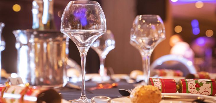 Glasses and christmas crackers on a table